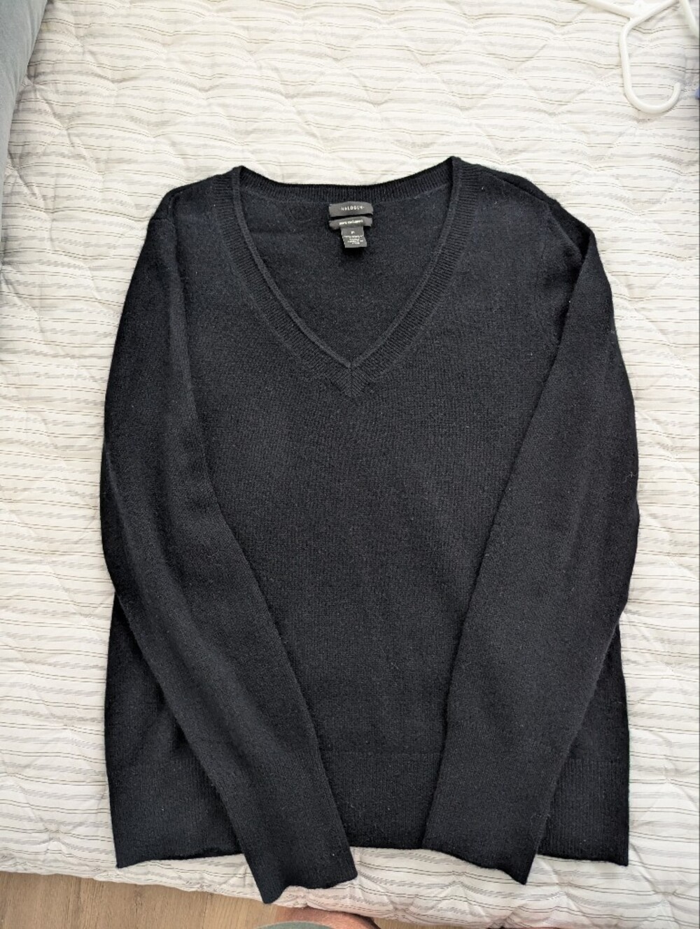 Halogen Black Cashmere V-Neck Sweater - Never Worn